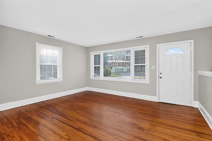1908 Woodcrest Ave - Photo 7 of 30
