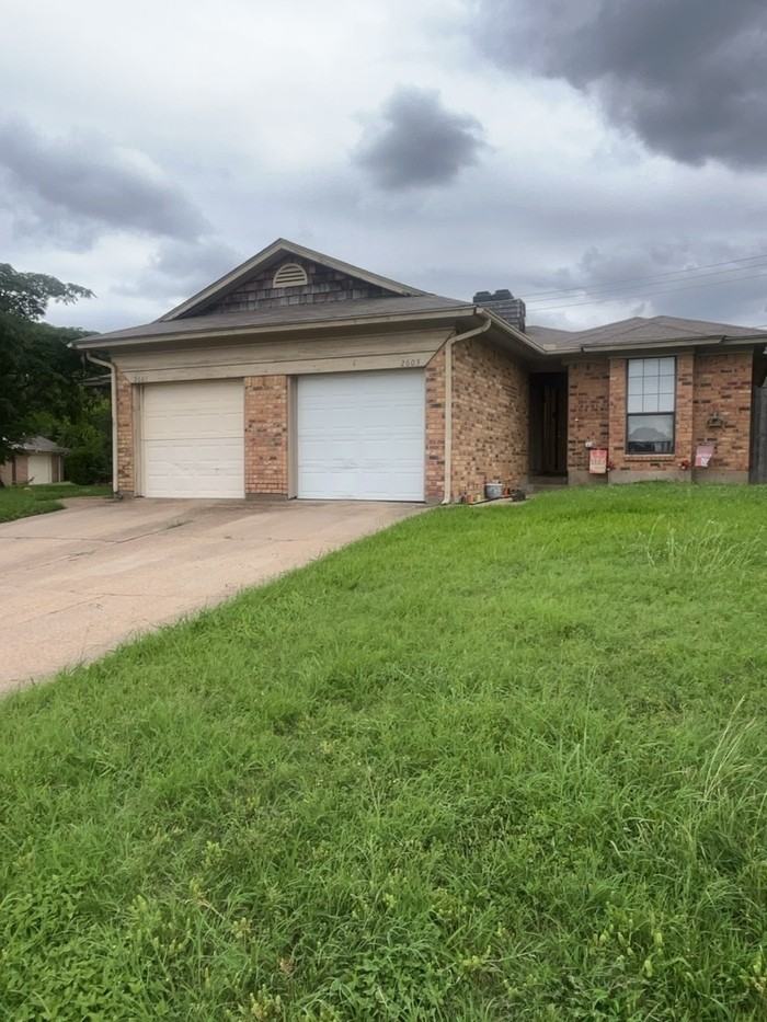 2601 Woodmont Trl - Photo 2 of 12