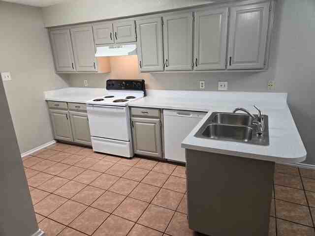 2601 Woodmont Trl - Photo 3 of 12