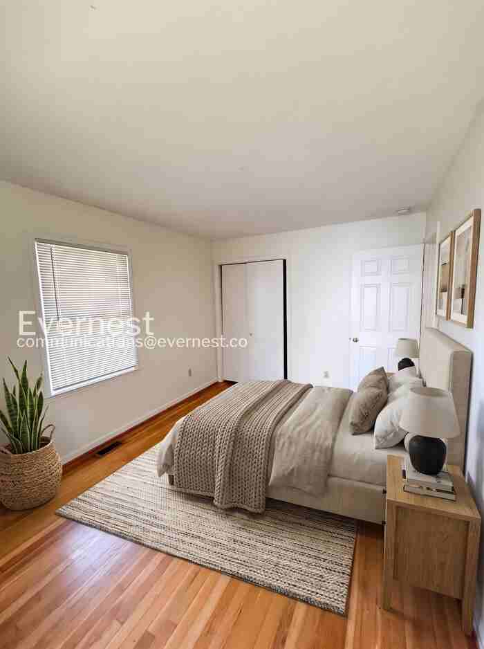 410 Hubbard Ln - Photo 3 of 17