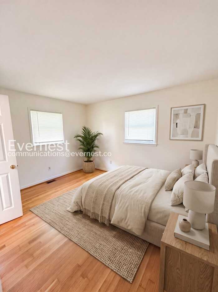 410 Hubbard Ln - Photo 4 of 17