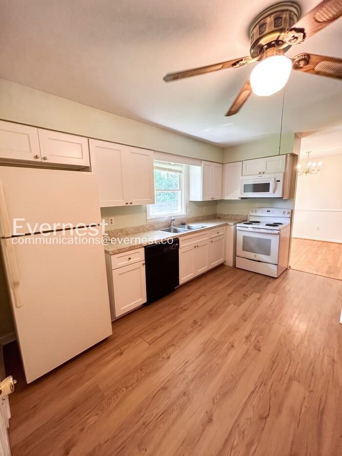 410 Hubbard Ln - Photo 5 of 17