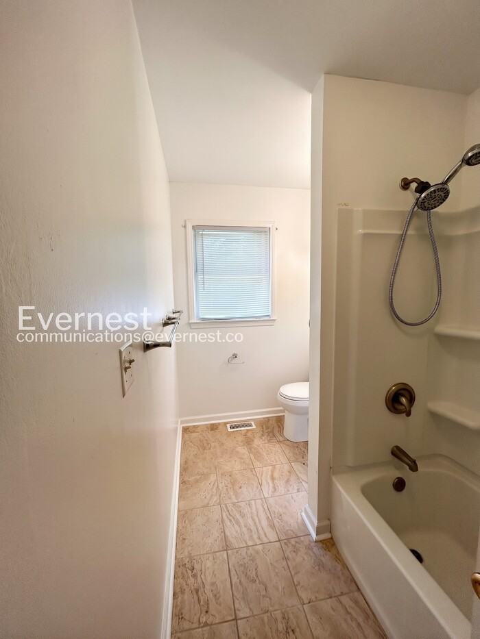 410 Hubbard Ln - Photo 7 of 17