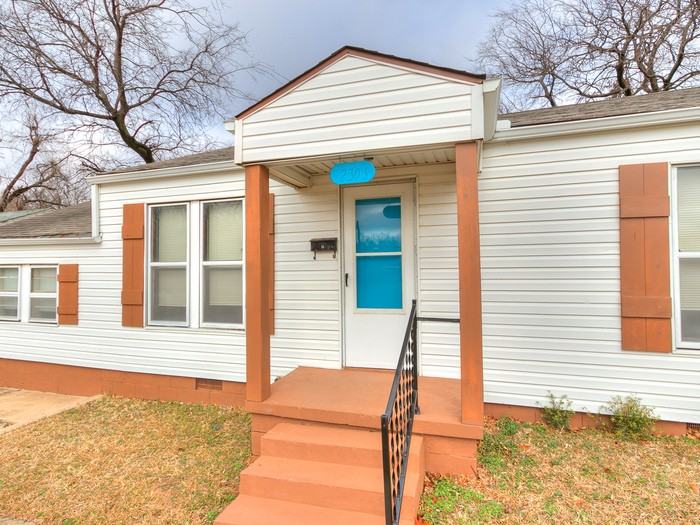 2305 Nw 37th St - Photo 2 of 18