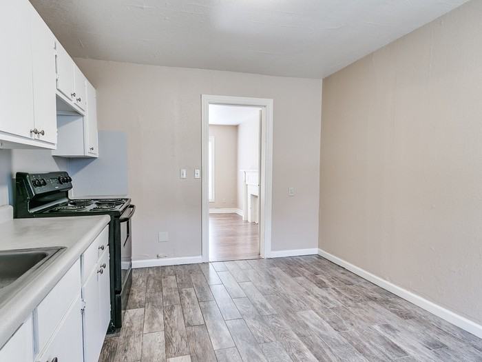 2305 Nw 37th St - Photo 5 of 18