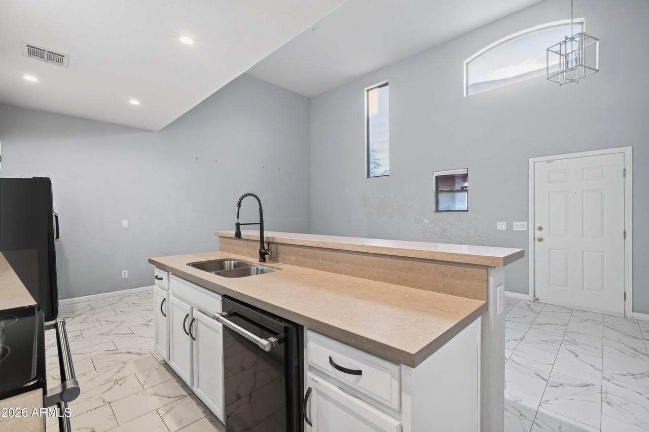 2027 E University Dr #111 - Photo 5 of 19