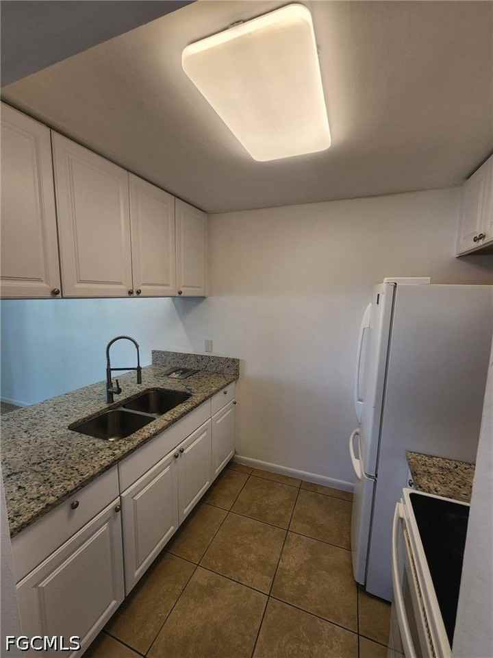903 Se 23rd Pl - Photo 3 of 13