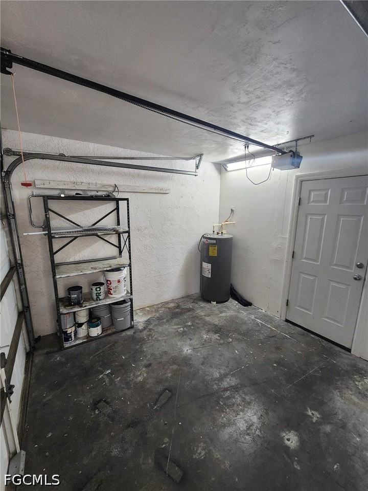 903 Se 23rd Pl - Photo 7 of 13