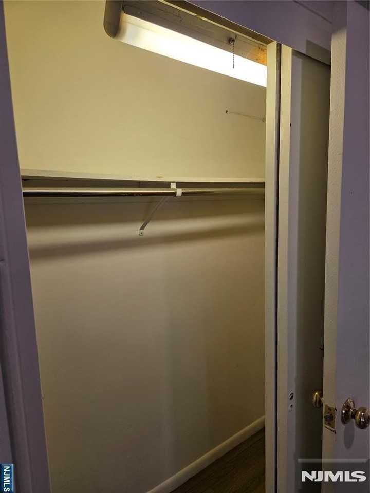 17 Colonial Dr Apt F - Photo 6 of 20
