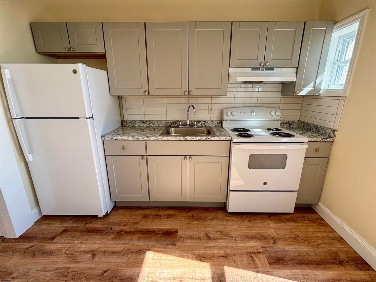 33 S North Carolina Ave - Photo 3 of 16