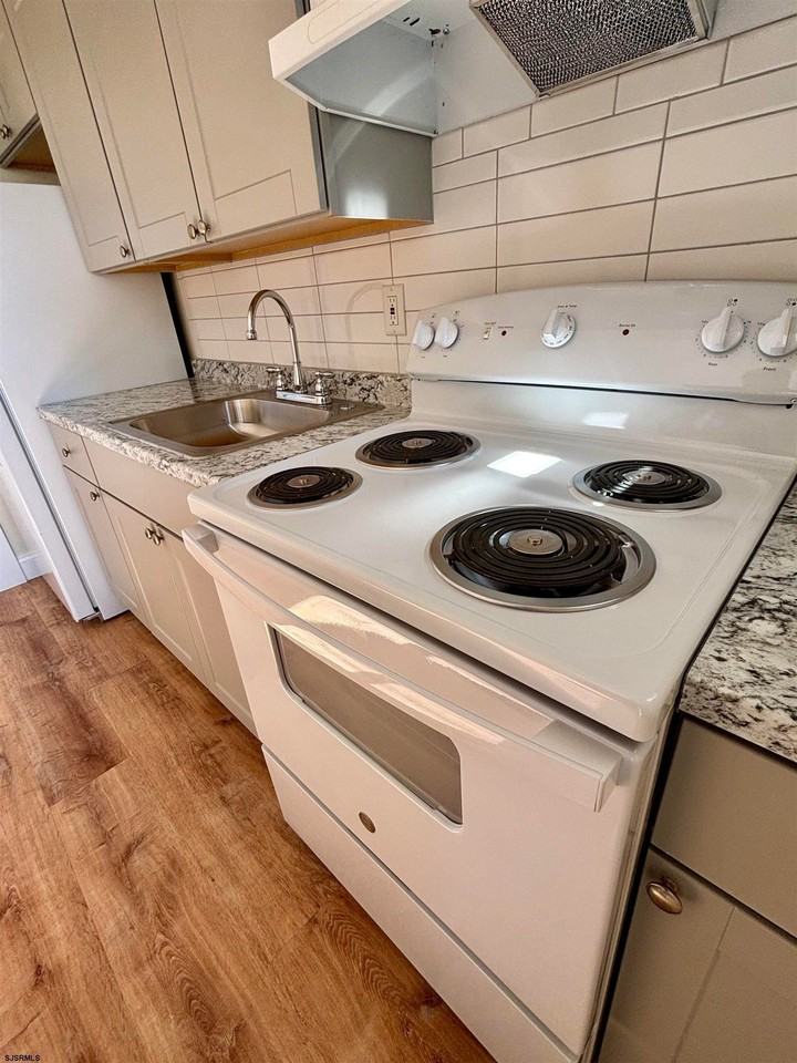 33 S North Carolina Ave - Photo 4 of 16