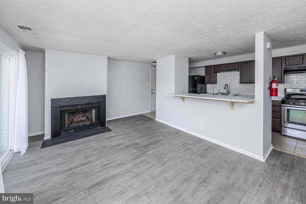 146 Kenwood Dr - Photo 4 of 13