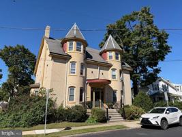 featured image of 185 W Court St