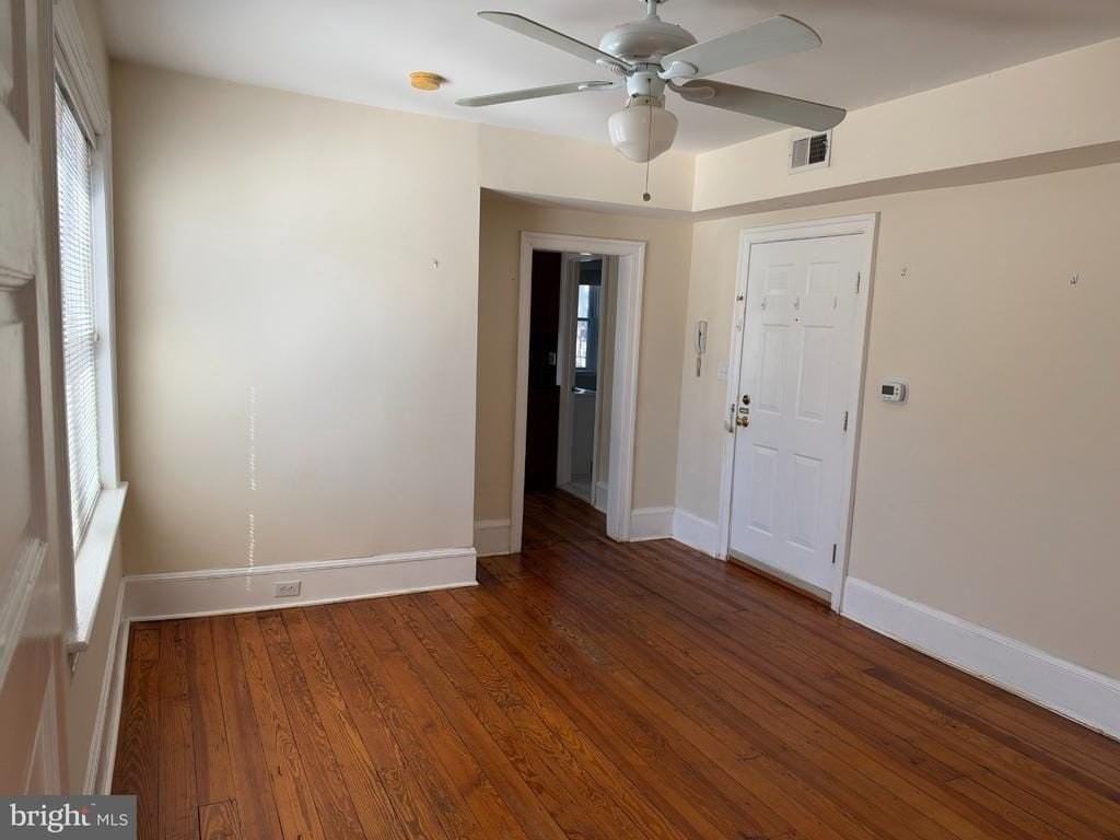 185 W Court St - Photo 5 of 10