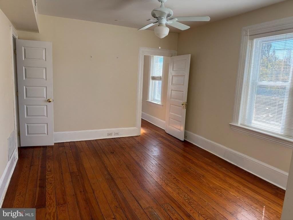 185 W Court St - Photo 6 of 10