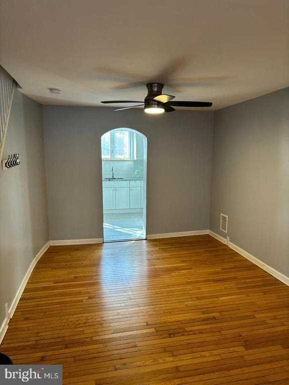 1024 Watkins St - Photo 3 of 12