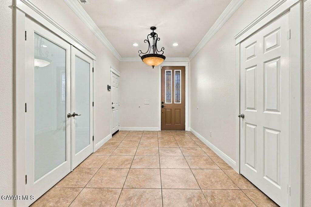 3945 Derby Cir - Photo 5 of 50