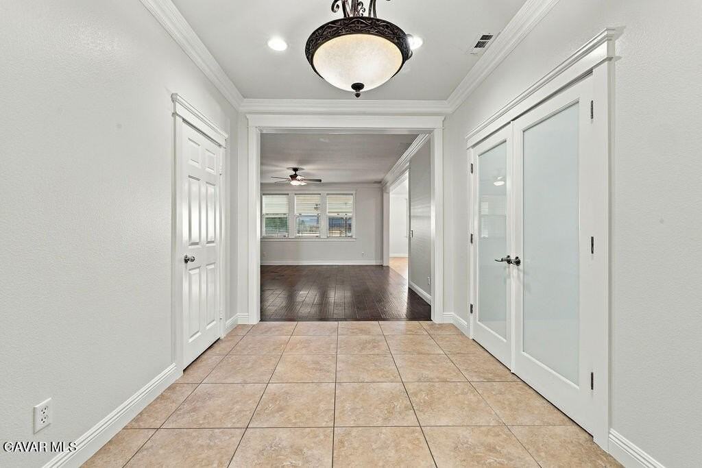 3945 Derby Cir - Photo 4 of 50