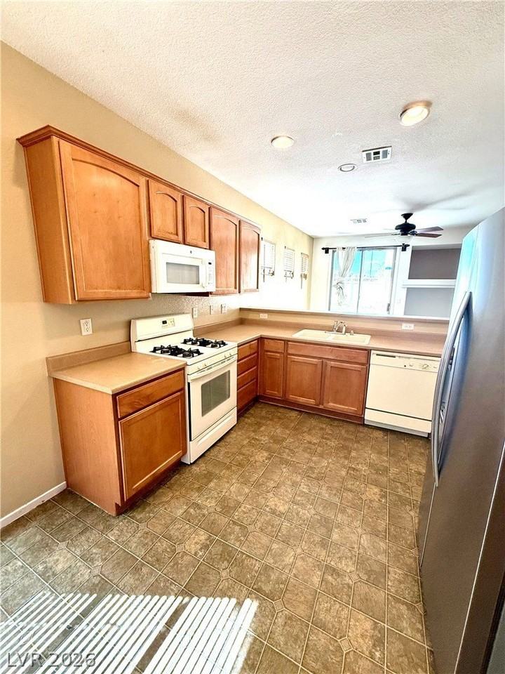 6321 Orions Tool St - Photo 6 of 34