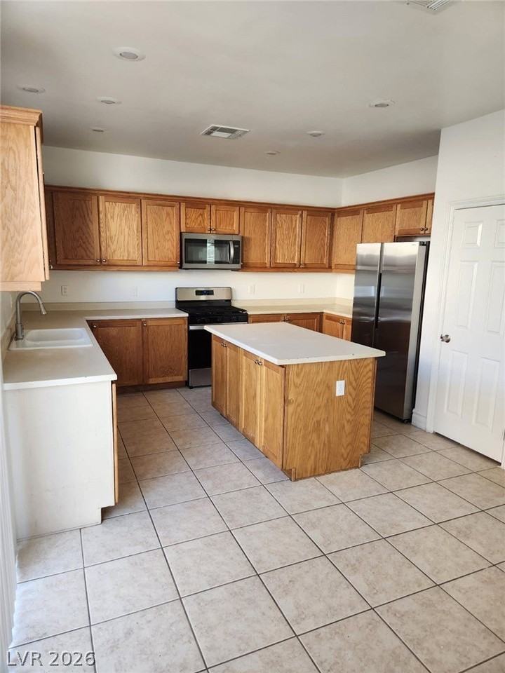 9662 Ziegler Ave - Photo 5 of 27