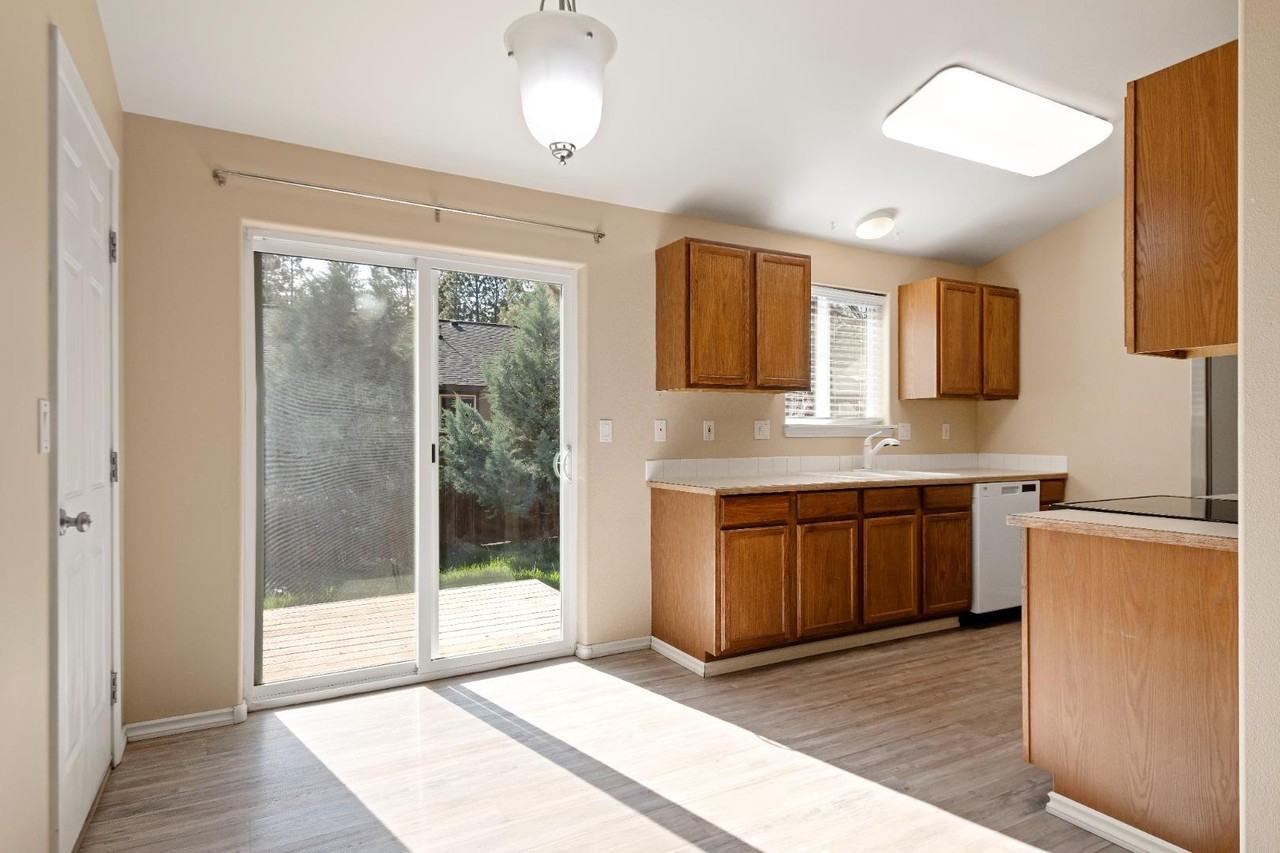61009 Lodgepole Dr - Photo 4 of 11