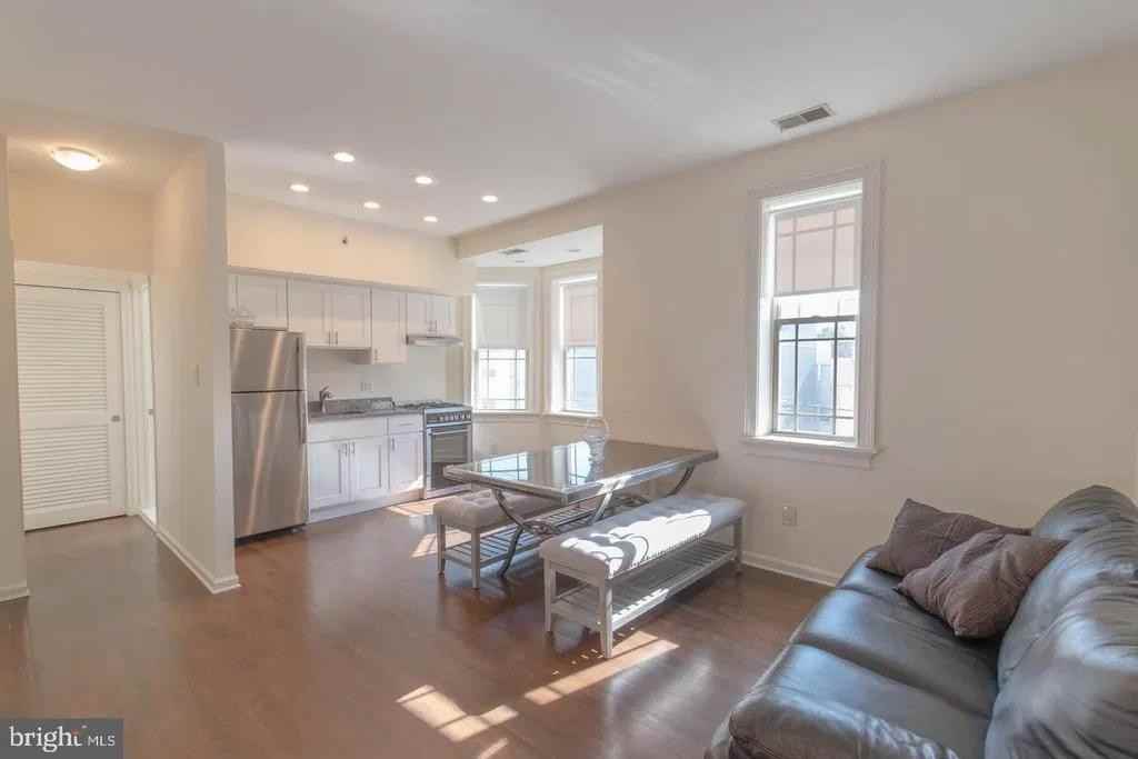 1101 N 3rd St - Photo 4 of 11