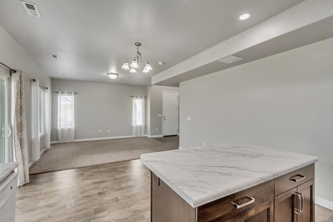 11891 S Rushmore Park Ln - Photo 6 of 36