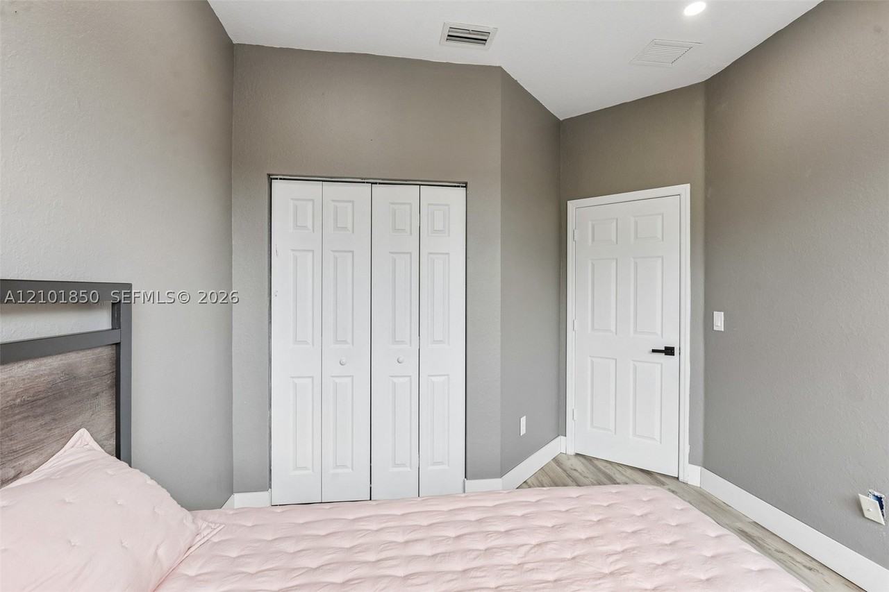 461 Ne 21st Ter #461 - Photo 5 of 48