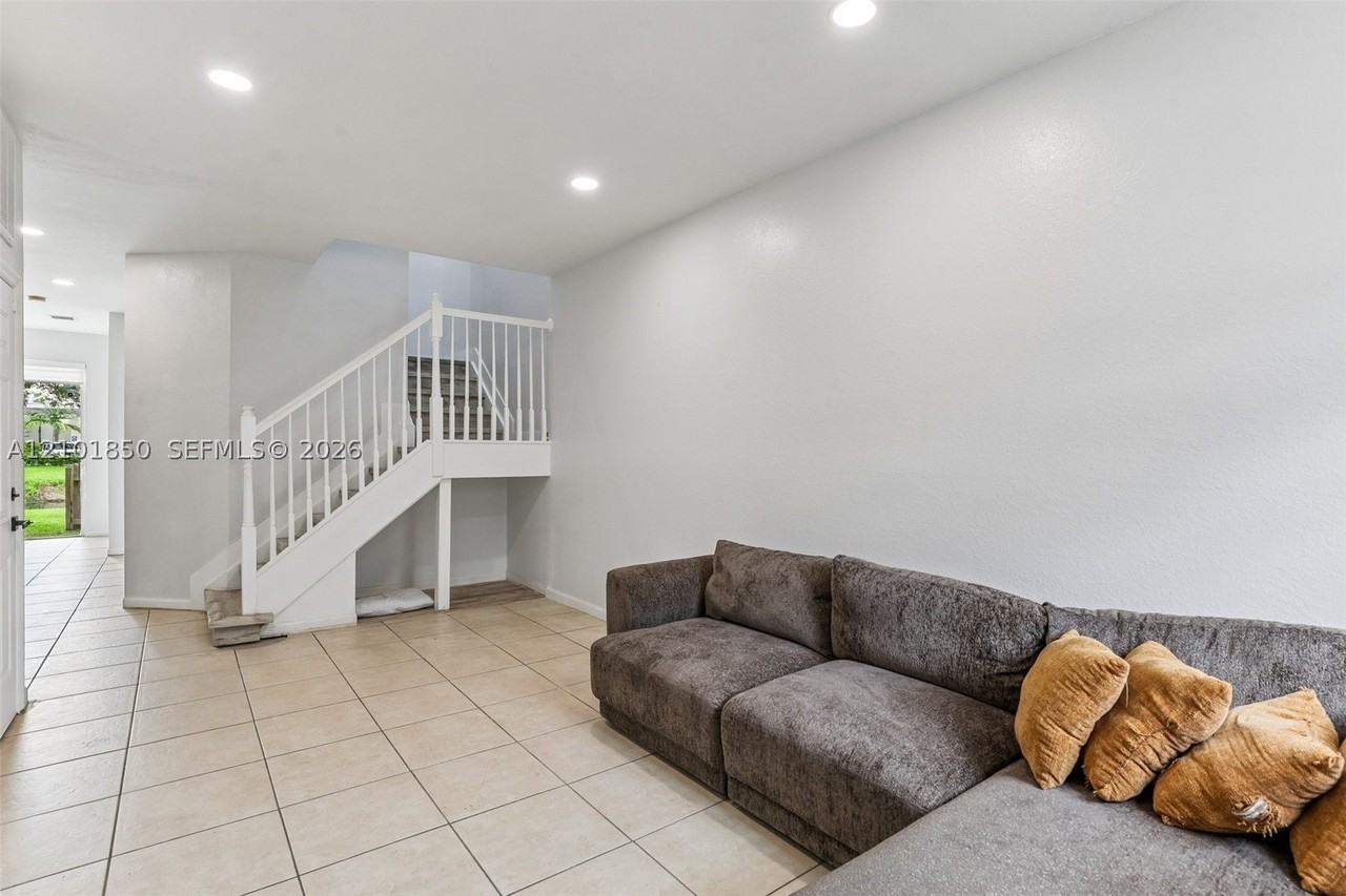 461 Ne 21st Ter #461 - Photo 7 of 48