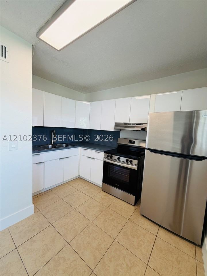 601 Nw 42nd Ct #206 - Photo 3 of 9