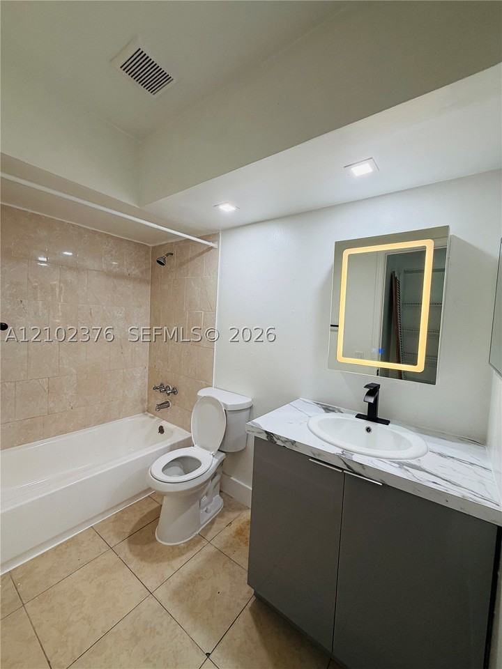 601 Nw 42nd Ct #206 - Photo 4 of 9