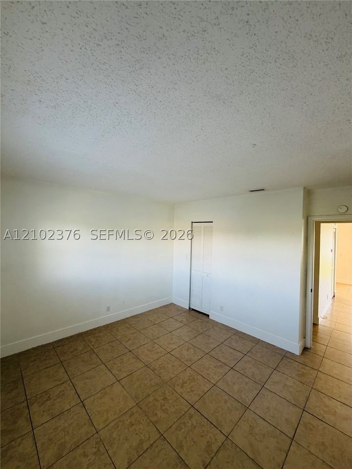 601 Nw 42nd Ct #206 - Photo 5 of 9