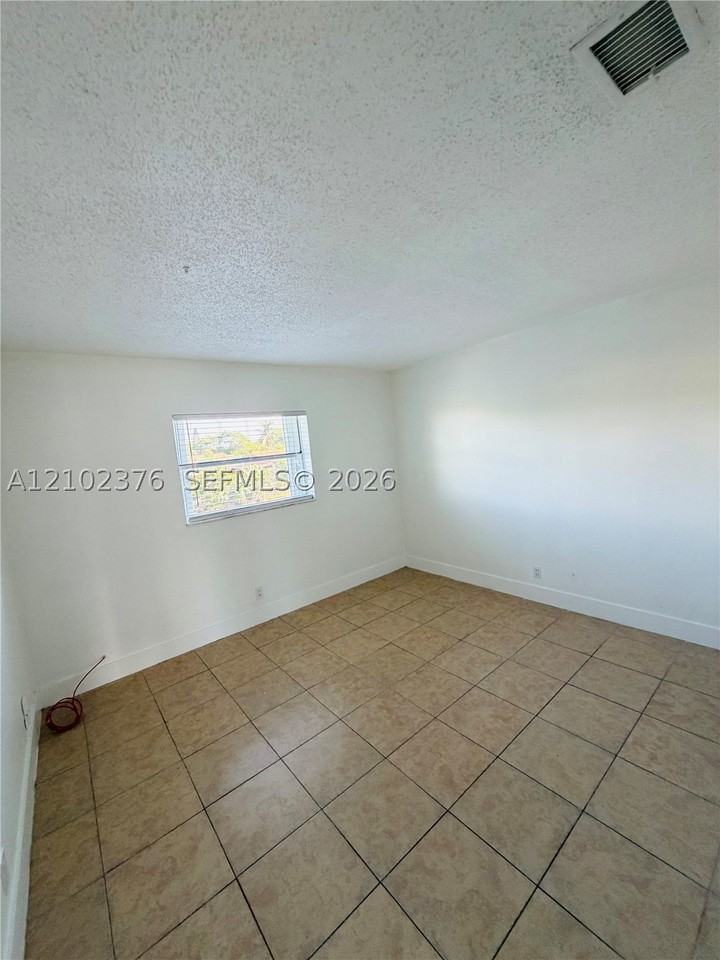 601 Nw 42nd Ct #206 - Photo 6 of 9