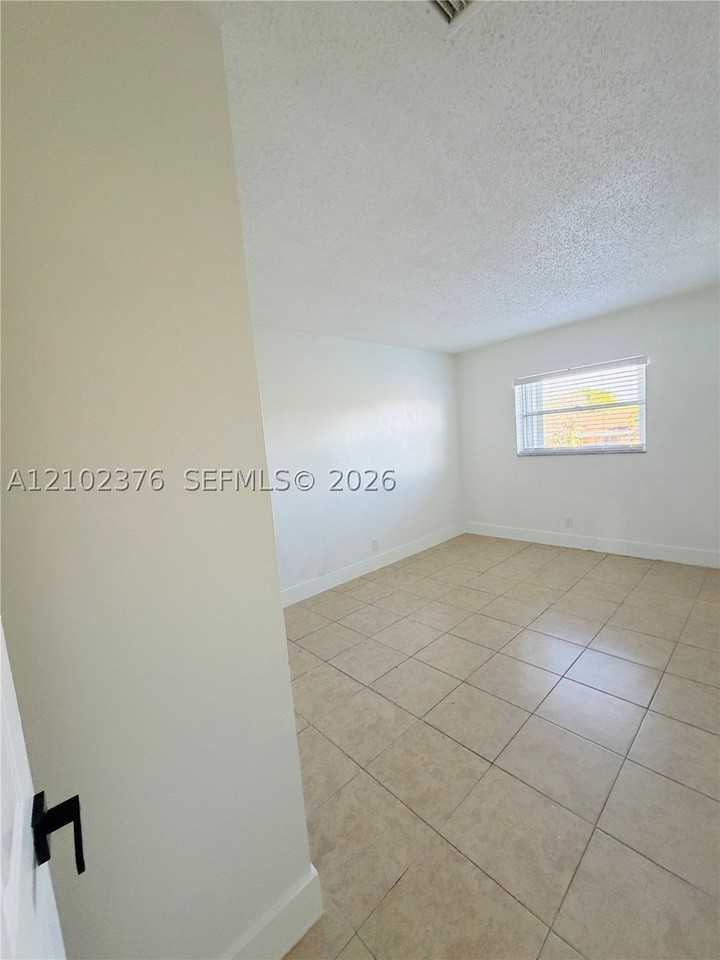 601 Nw 42nd Ct #206 - Photo 7 of 9