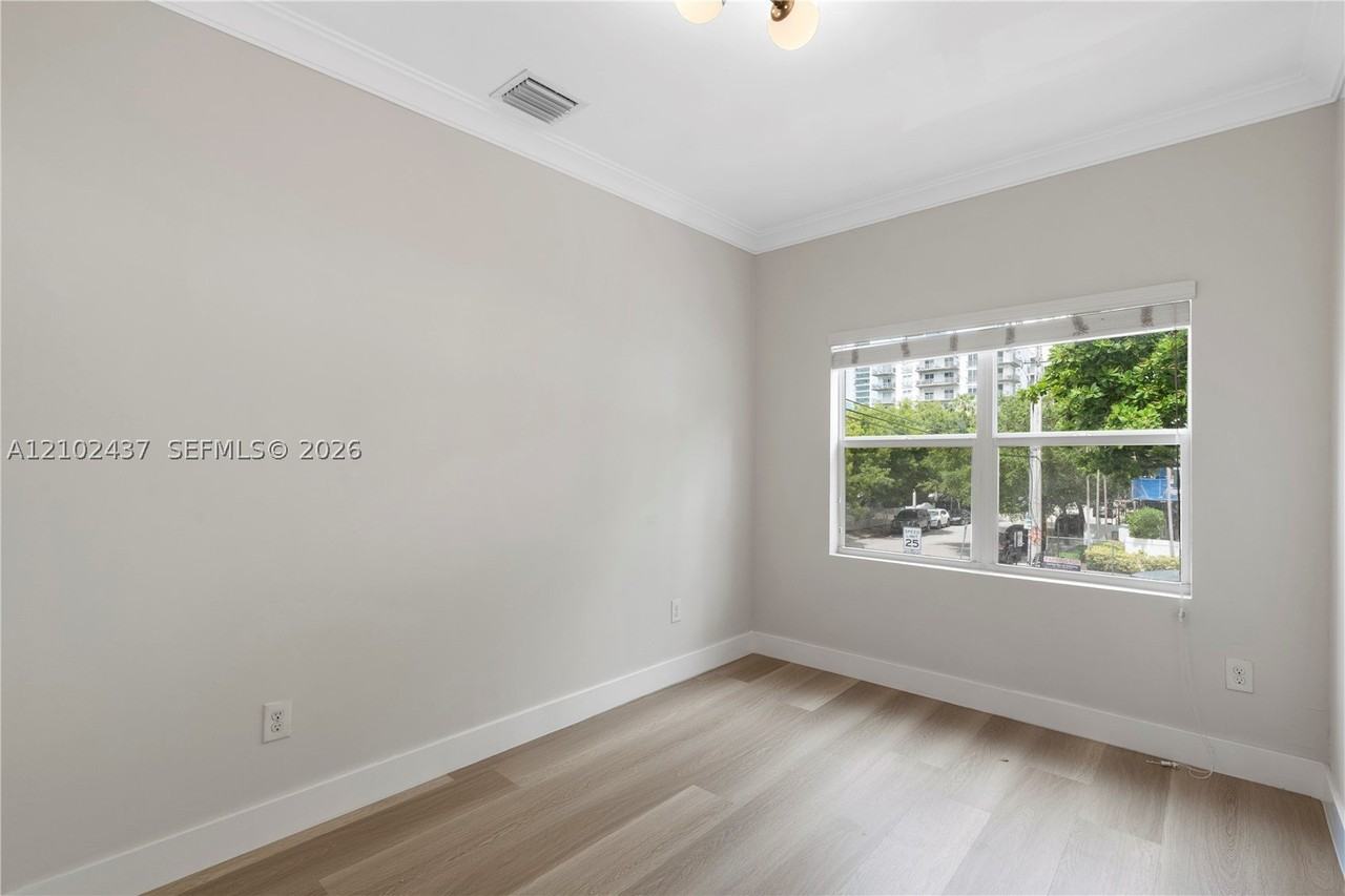 2431 Biscayne Blvd #1 - Photo 7 of 29