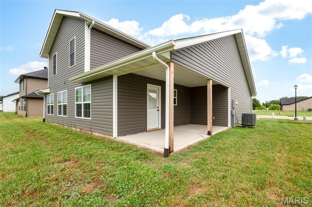 3605 Justine Dr - Photo 4 of 31