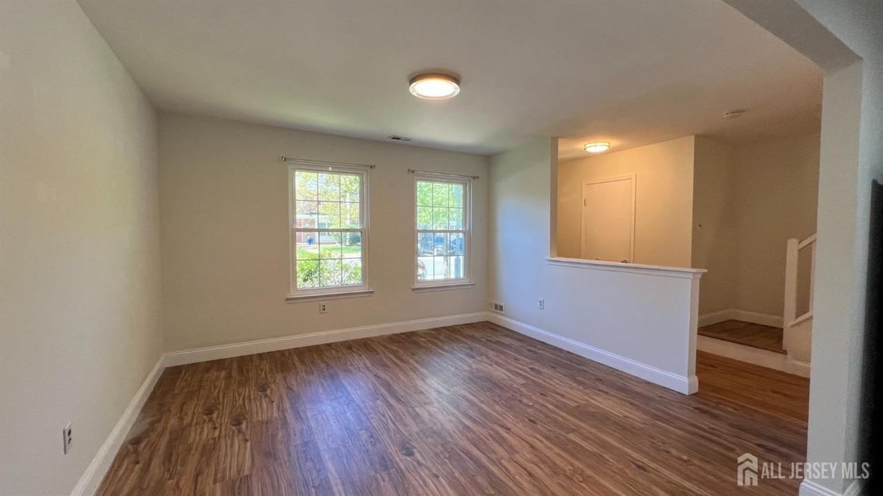288 Constitution Cir - Photo 2 of 20