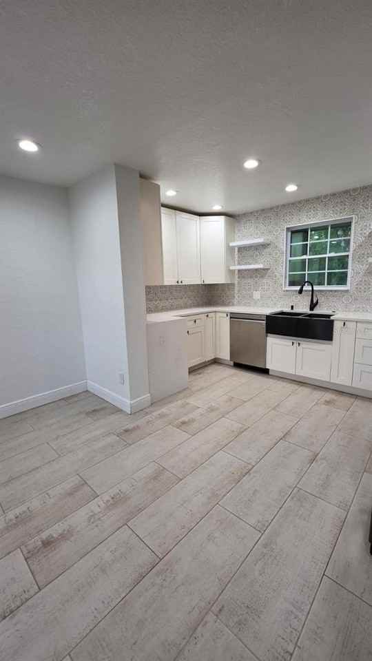 4453 Rayfield Dr - Photo 3 of 20