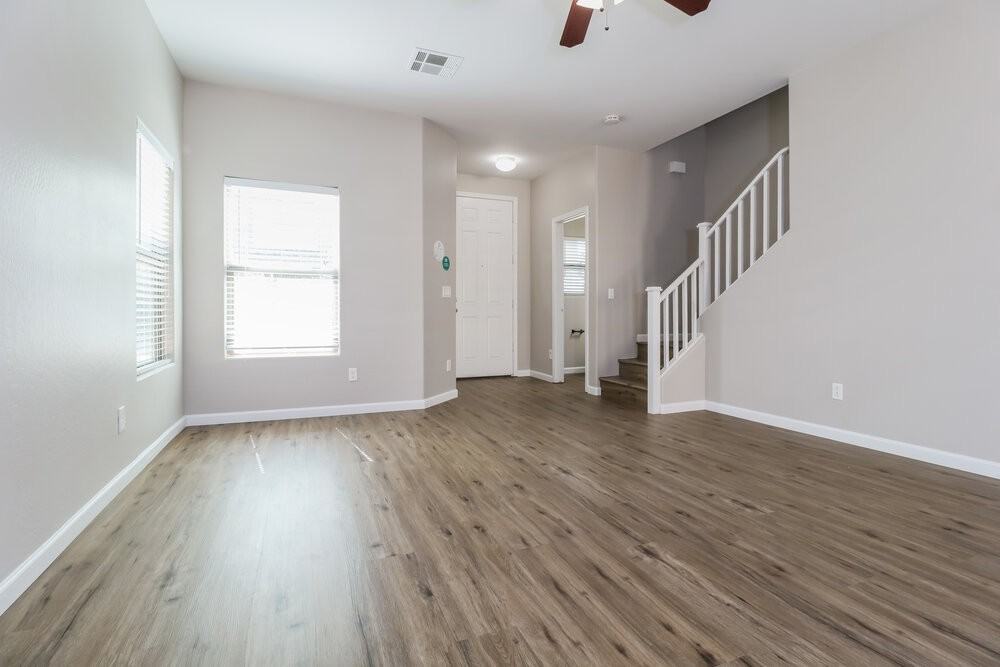 10850 W Pierson St - Photo 5 of 17