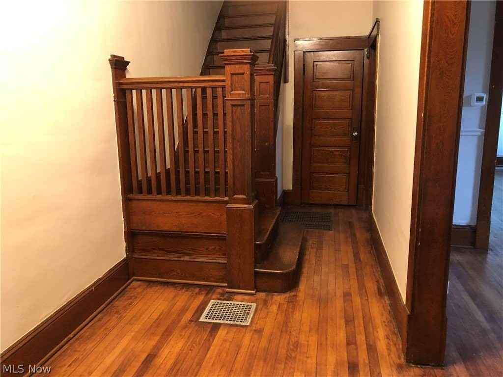 942 Locust Ave - Photo 2 of 15