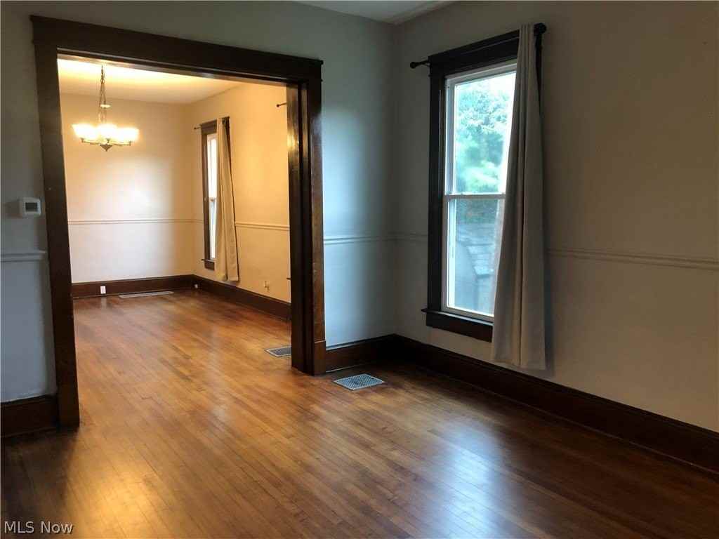 942 Locust Ave - Photo 4 of 15