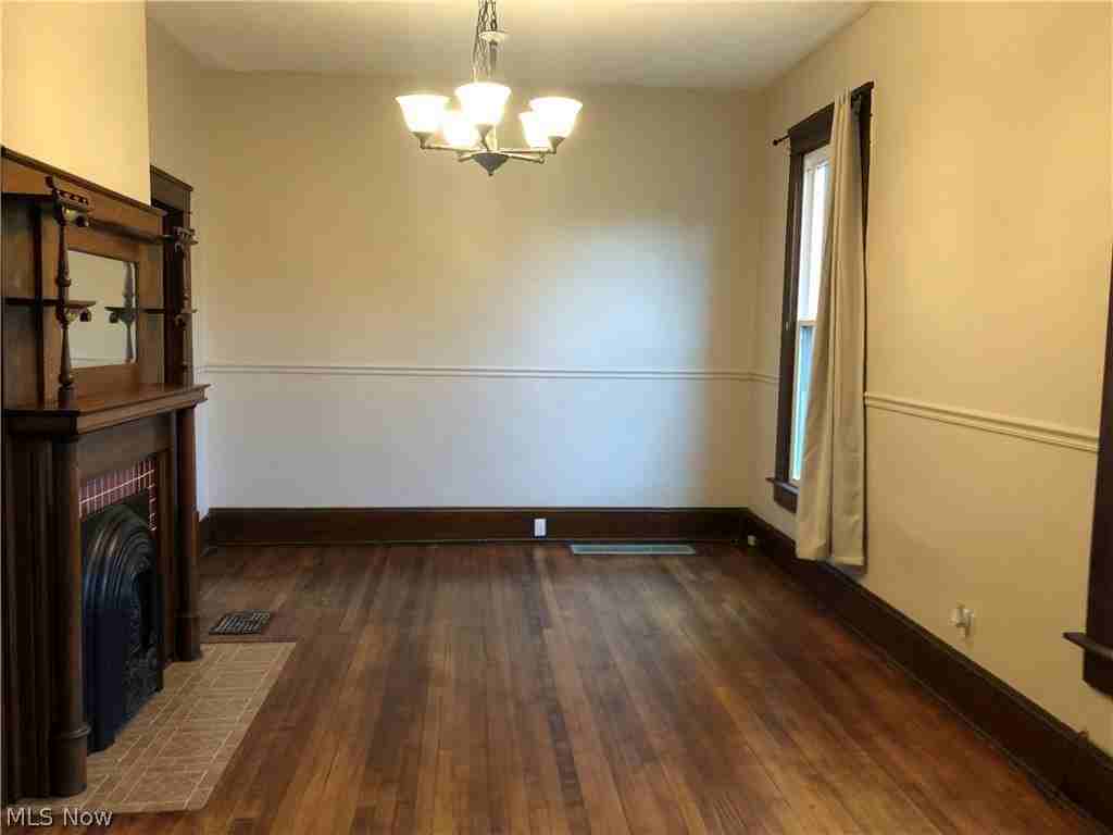 942 Locust Ave - Photo 5 of 15