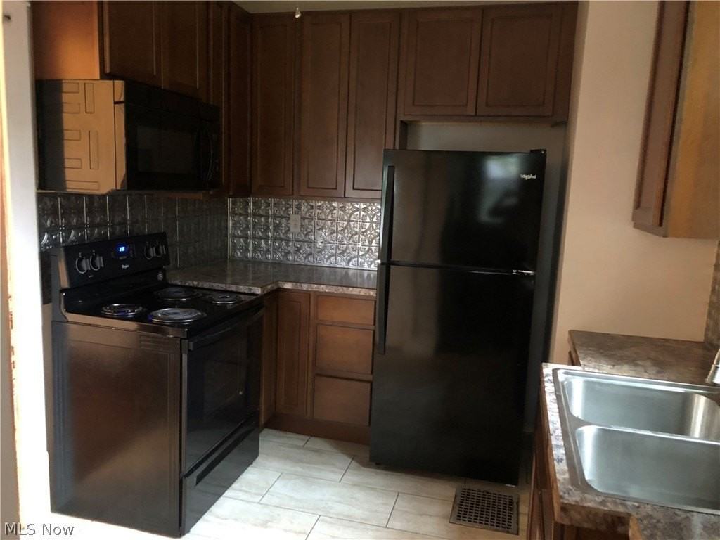 942 Locust Ave - Photo 7 of 15
