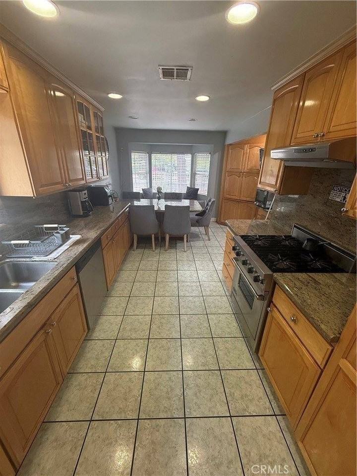 7420 Hesperia Ave - Photo 4 of 24