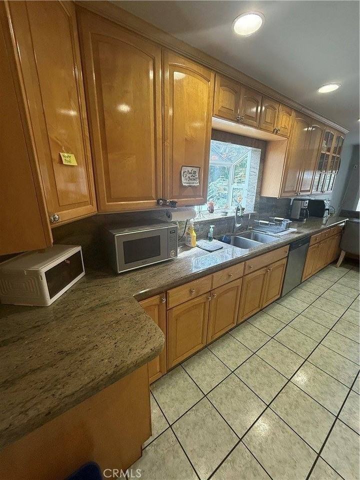 7420 Hesperia Ave - Photo 5 of 24