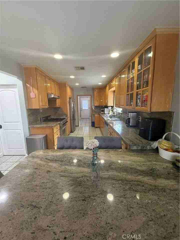 7420 Hesperia Ave - Photo 6 of 24