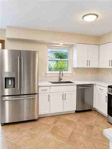 57380 Cypress Ave - Photo 2 of 10