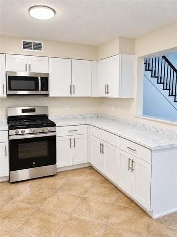 57380 Cypress Ave - Photo 3 of 10