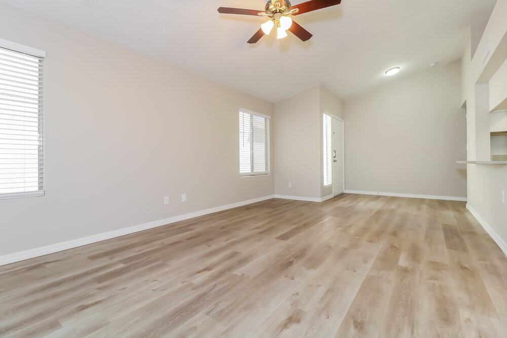 8822 W Athens St - Photo 4 of 16