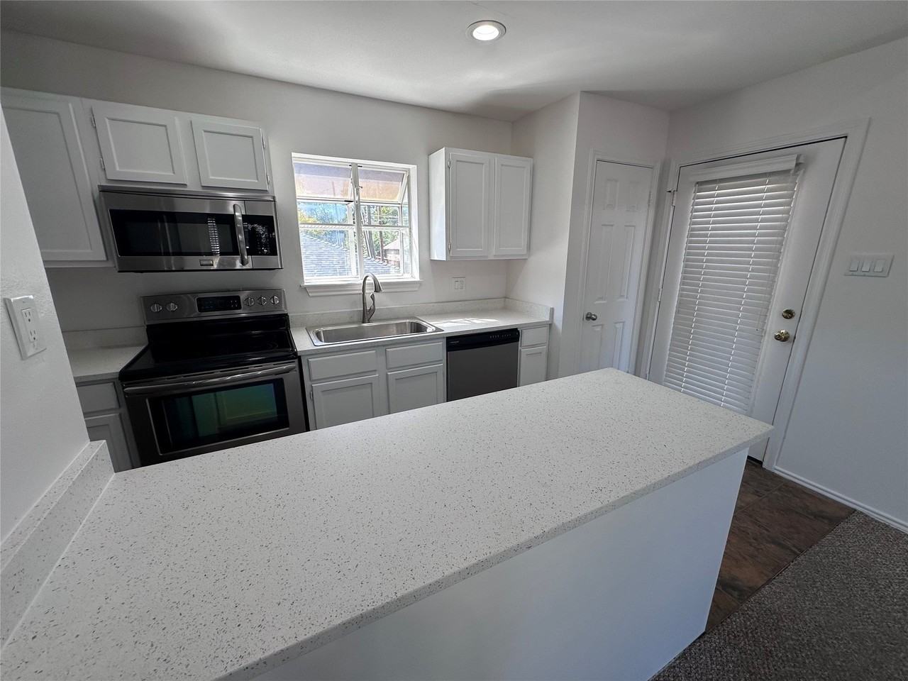 5355 Richard Ave - Photo 4 of 13